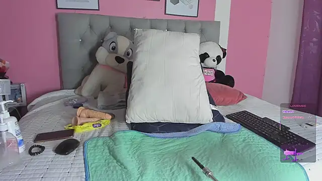 Snapshot of EvelynFoxx- chatting on September 21, 2025, 6:24 pm EvelynFoxx- online show from September 21, 2025, 6:24 pm