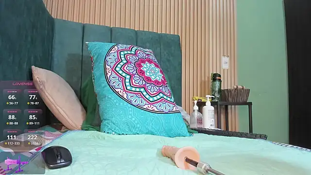 Snapshot of EvelynFoxx- chatting on September 15, 2025, 6:41 pm EvelynFoxx- online show from September 15, 2025, 6:41 pm