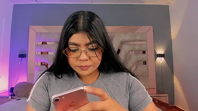 Snapshot of BellaBoobs_ chatting on October 13, 2025, 7:48 pm BellaBoobs  online show from October 13, 2025, 7:48 pm