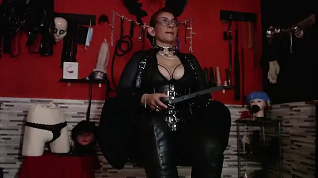 Snapshot of Miss_Mirandaa chatting on October 5, 2025, 9:49 pm Miss Mirandaa online show from October 5, 2025, 9:49 pm