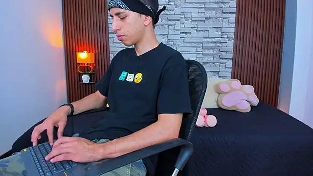 Snapshot of Alexander_gold chatting on September 19, 2025, 3:49 pm Alexander gold online show from September 19, 2025, 3:49 pm