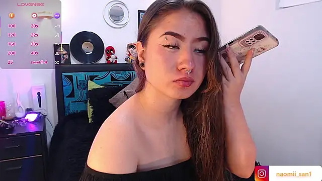 naomii san online show from September 10, 2025, 8:41 pm
