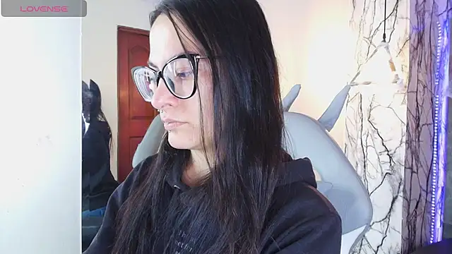 Snapshot of Zami_Escobar_of chatting on October 14, 2025, 7:03 pm Zami Escobar of online show from October 14, 2025, 7:03 pm