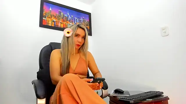 Snapshot of Ms_lunaRose chatting on October 2, 2025, 12:47 am Ms lunaRose online show from October 2, 2025, 12:47 am