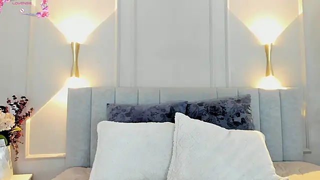 victoria bourne online show from October 3, 2025, 7:04 pm