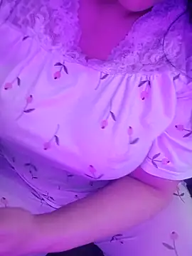 lilyan12 online show from May 17, 2026, 12:32 am