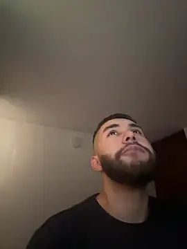 Snapshot of Diicaprio69 chatting on October 3, 2025, 9:27 pm Diicaprio69 online show from October 3, 2025, 9:27 pm