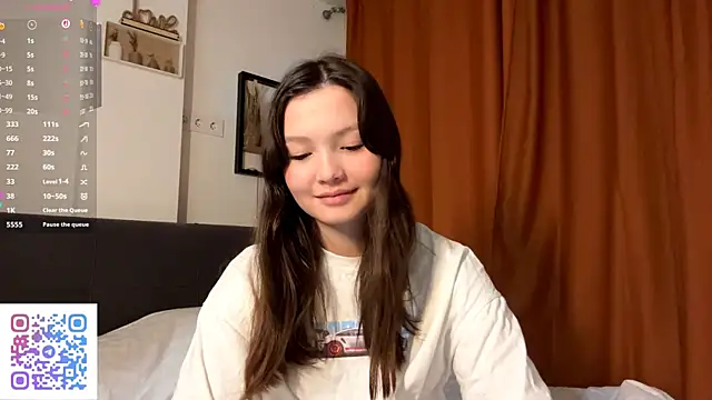 KiraVelvet online show from October 3, 2025, 4:19 pm