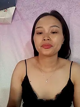 Snapshot of Lili_lovely chatting on October 23, 2025, 2:43 am Lili lovely online show from October 23, 2025, 2:43 am