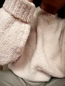 maycuc123 online show from January 13, 2026, 1:53 am