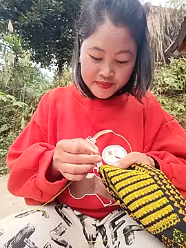 maycuc123 online show from December 15, 2025, 12:38 am