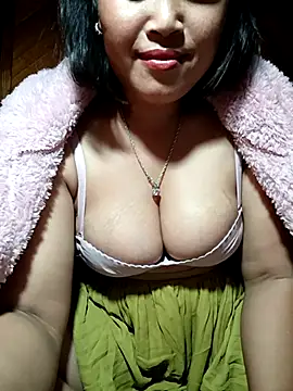 Snapshot of maycuc123 chatting on October 26, 2025, 2:06 pm maycuc123 online show from October 26, 2025, 2:06 pm