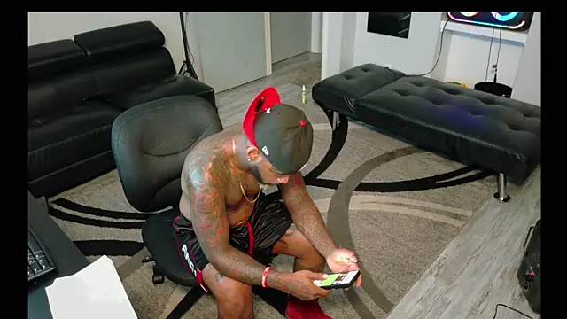 Snapshot of SLANGONDEMHOES chatting on October 19, 2025, 6:32 pm SLANGONDEMHOES online show from October 19, 2025, 6:32 pm