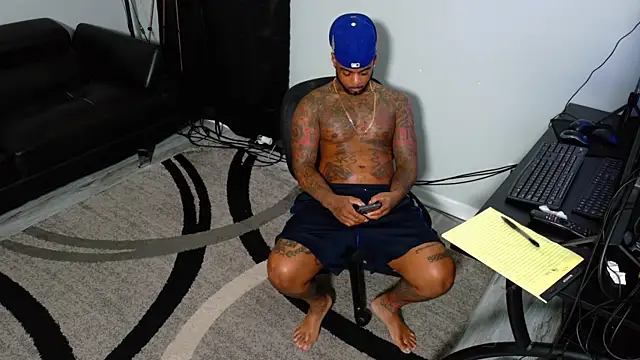 SLANGONDEMHOES online show from November 24, 2025, 6:08 pm