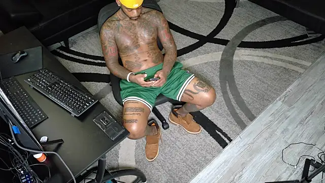 Snapshot of SLANGONDEMHOES chatting on September 21, 2025, 4:45 pm SLANGONDEMHOES online show from September 21, 2025, 4:45 pm