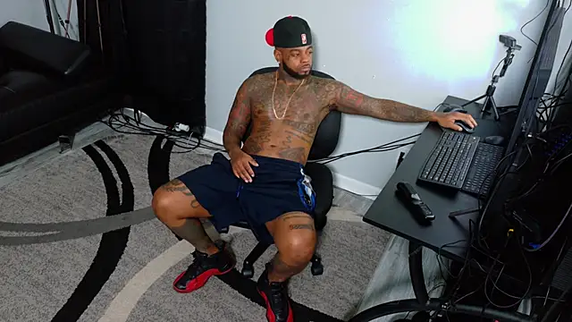 SLANGONDEMHOES online show from November 14, 2025, 7:17 pm