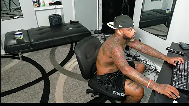 Snapshot of SLANGONDEMHOES chatting on October 22, 2025, 12:43 am SLANGONDEMHOES online show from October 22, 2025, 12:43 am