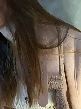 Hinne07 online show from December 16, 2025, 7:34 am