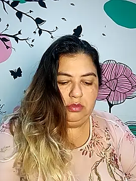 Snapshot of curvy_diva_ chatting on October 24, 2025, 11:09 am curvy diva  online show from October 24, 2025, 11:09 am