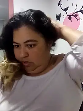 curvy diva  online show from November 9, 2025, 10:19 am