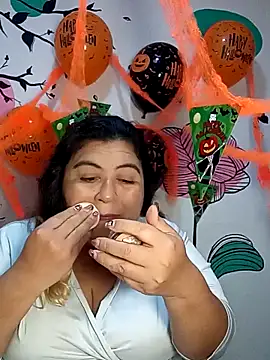 Snapshot of curvy_diva_ chatting on October 27, 2025, 11:11 am curvy diva  online show from October 27, 2025, 11:11 am