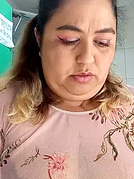 Snapshot of curvy_diva_ chatting on September 19, 2025, 1:15 pm curvy diva  online show from September 19, 2025, 1:15 pm