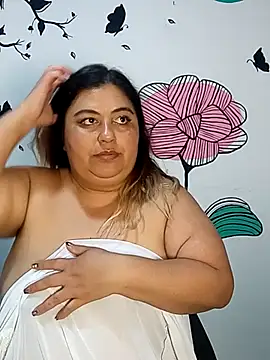 Snapshot of curvy_diva_ chatting on September 17, 2025, 3:36 pm curvy diva  online show from September 17, 2025, 3:36 pm