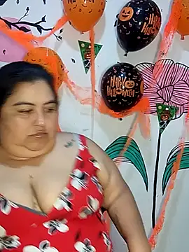 Snapshot of curvy_diva_ chatting on October 31, 2025, 11:18 am curvy diva  online show from October 31, 2025, 11:18 am