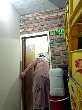 Snapshot of curvy_diva_ chatting on September 20, 2025, 1:21 am curvy diva  online show from September 20, 2025, 1:21 am