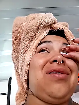 snow belle online show from October 18, 2025, 7:27 pm