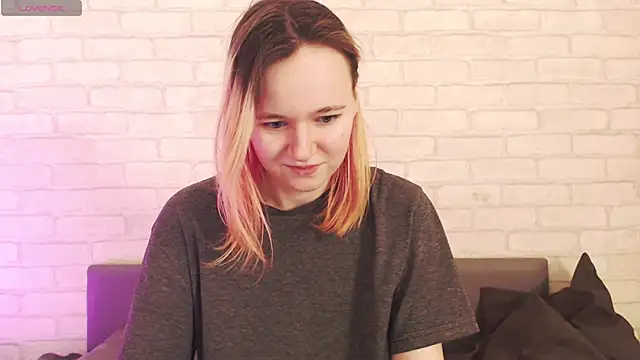 Ericha Stone online show from April 9, 2026, 2:02 am