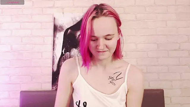 Ericha Stone online show from October 4, 2025, 2:24 am