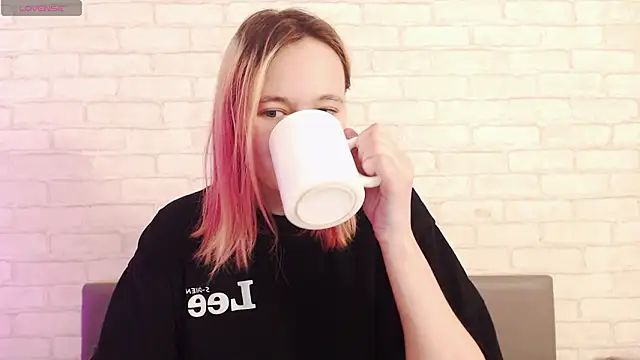 Ericha Stone online show from February 14, 2026, 2:23 am