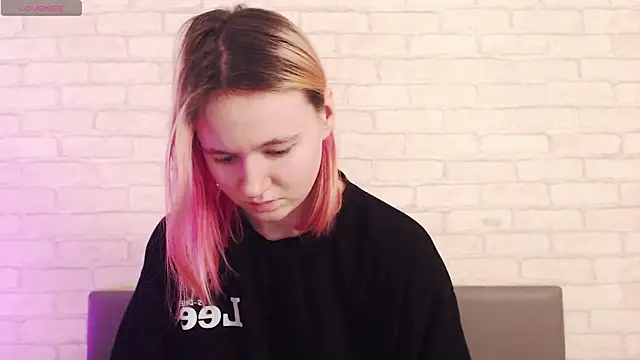 Ericha Stone online show from February 3, 2026, 2:53 am