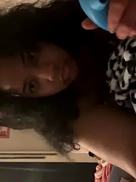 StylishEchium online show from November 16, 2025, 6:45 pm