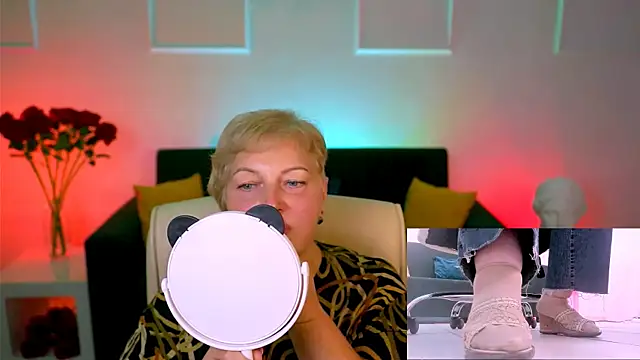 Snapshot of MaryMogan chatting on October 2, 2025, 12:19 pm MaryMogan online show from October 2, 2025, 12:19 pm