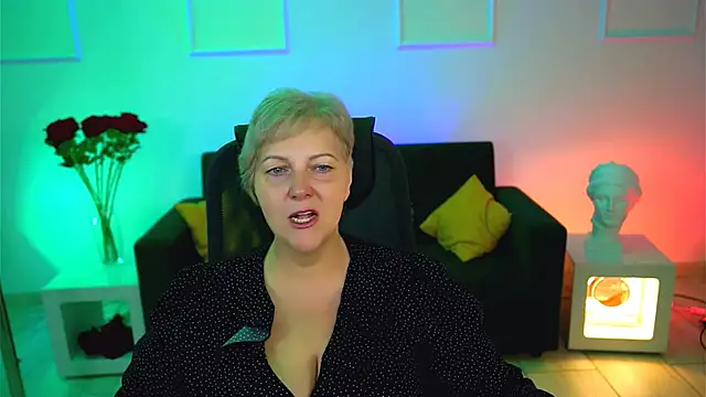 Snapshot of MaryMogan chatting on October 15, 2025, 4:55 am MaryMogan online show from October 15, 2025, 4:55 am