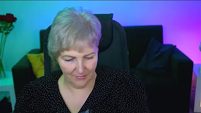 Snapshot of MaryMogan chatting on October 14, 2025, 4:13 am MaryMogan online show from October 14, 2025, 4:13 am