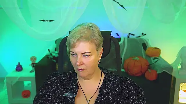 Snapshot of MaryMogan chatting on October 20, 2025, 4:25 am MaryMogan online show from October 20, 2025, 4:25 am