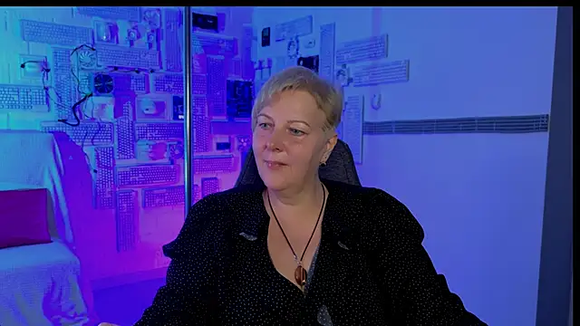 Snapshot of MaryMogan chatting on October 3, 2025, 9:00 am MaryMogan online show from October 3, 2025, 9:00 am