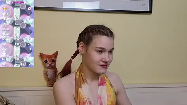 MauraSpurrier online show from October 3, 2025, 6:42 pm