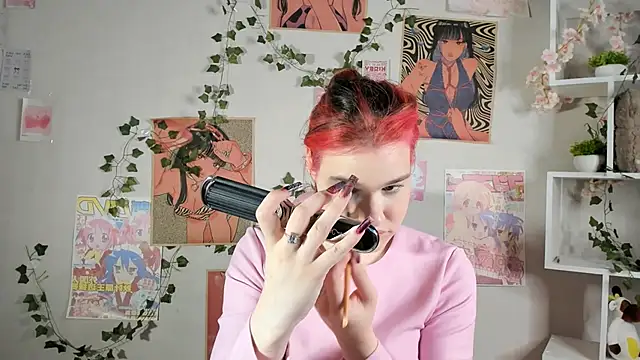 MauraSpurrier online show from October 12, 2025, 7:26 pm