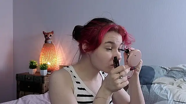 MauraSpurrier online show from October 17, 2025, 7:15 pm