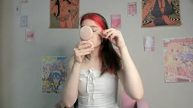 MauraSpurrier online show from October 7, 2025, 7:04 pm