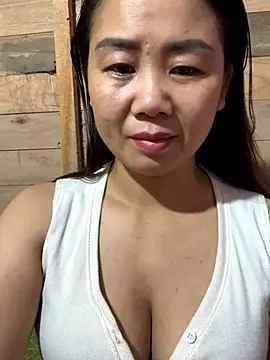 Snapshot of Binjt chatting on October 5, 2025, 5:42 am Binjt online show from October 5, 2025, 5:42 am