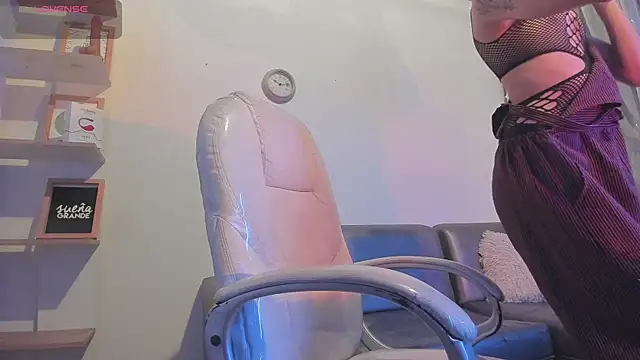 Snapshot of Angeel_of_lust chatting on October 27, 2025, 4:46 am Angeel of lust online show from October 27, 2025, 4:46 am