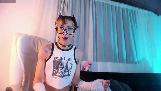 Snapshot of Angeel_of_lust chatting on September 17, 2025, 4:25 am Angeel of lust online show from September 17, 2025, 4:25 am