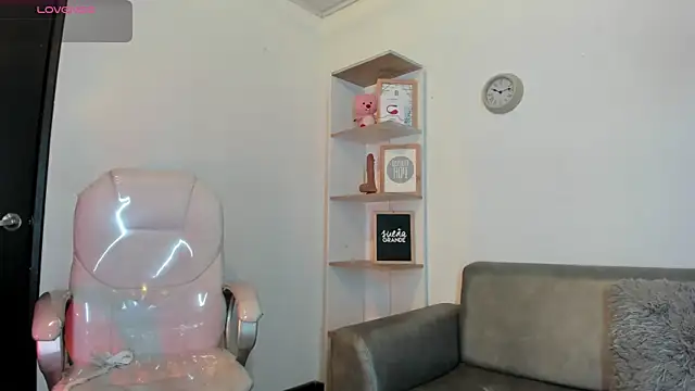 Snapshot of Angeel_of_lust chatting on November 10, 2025, 4:39 am Angeel of lust online show from November 10, 2025, 4:39 am