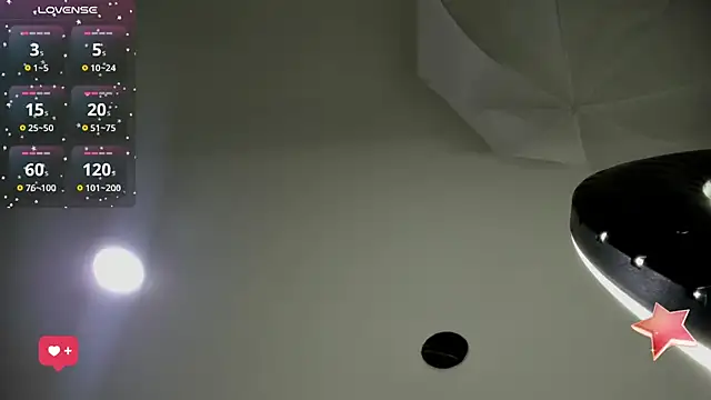 Snapshot of Emilywillis8 chatting on September 27, 2025, 12:44 pm Emilywillis8 online show from September 27, 2025, 12:44 pm