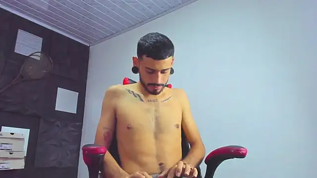 Snapshot of rolo_martinez chatting on September 16, 2025, 1:23 pm rolo martinez online show from September 16, 2025, 1:23 pm